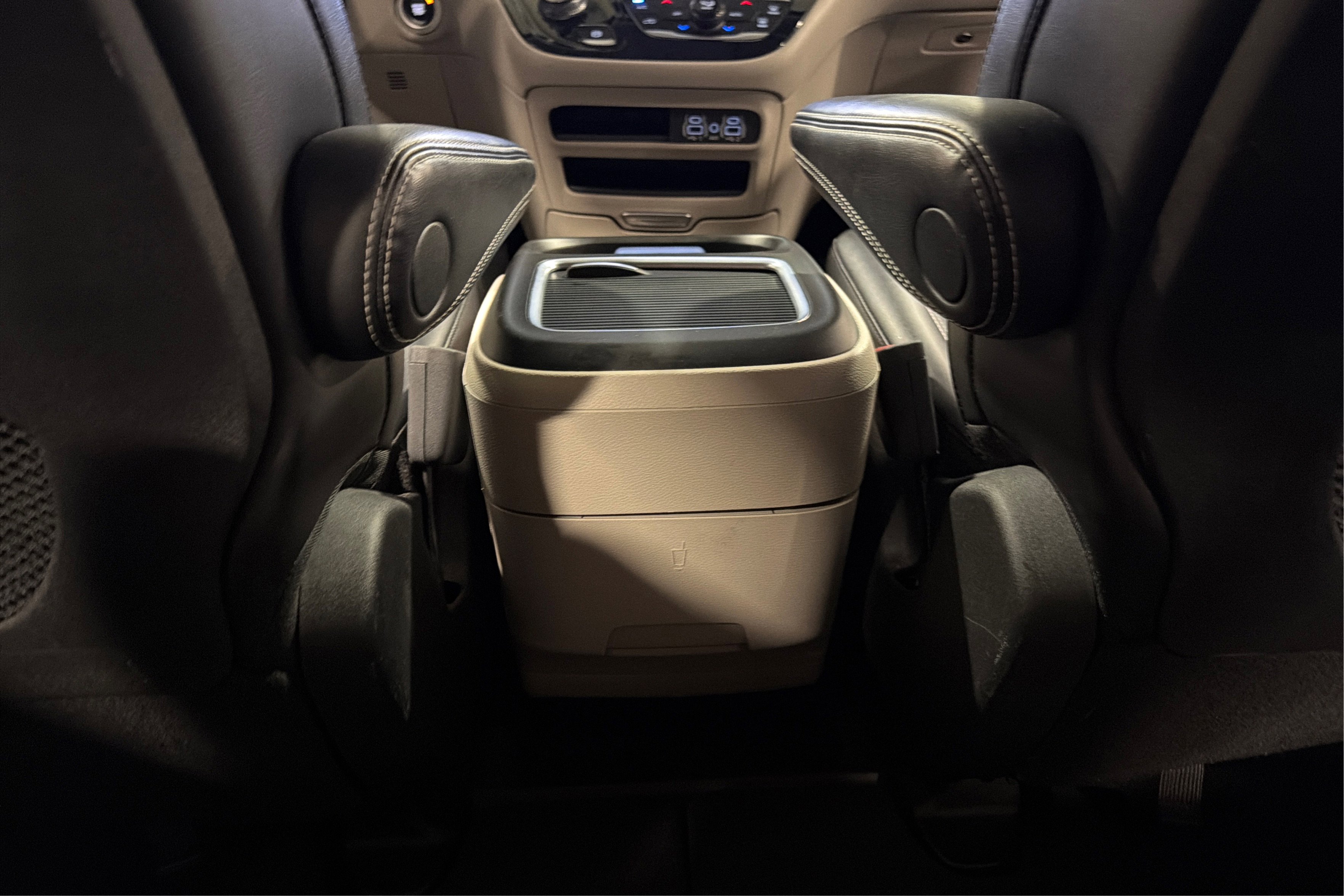 Used 2024 Chrysler Pacifica Touring-L FWD image 37