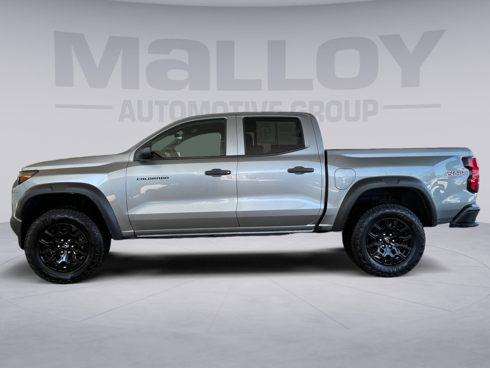 Used 2024 Chevrolet Colorado Trail Boss w/ Advanced Trailering Package image 2