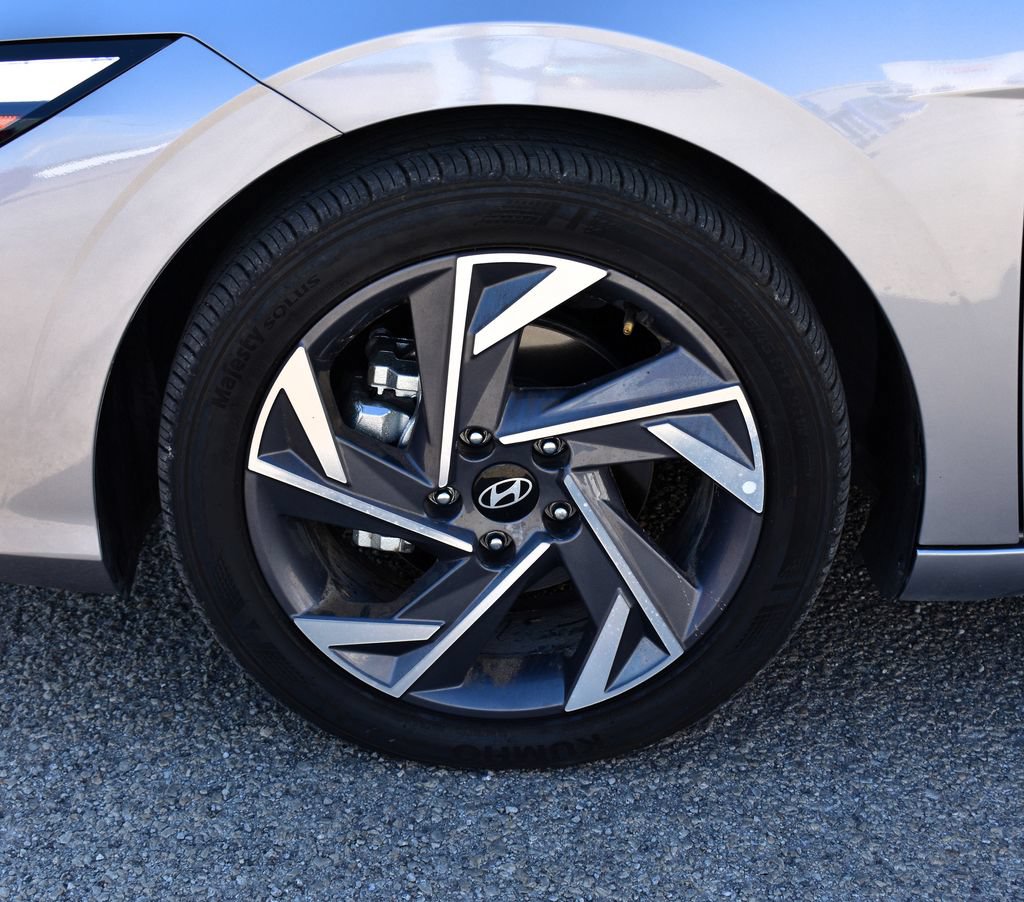 Used 2025 Hyundai Elantra Sport FWD image 6