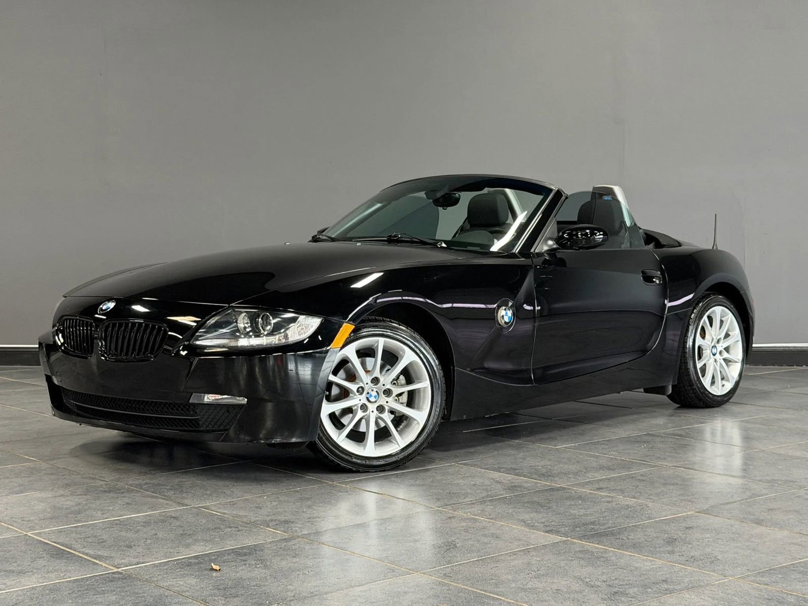 Used 2007 BMW Z4 3.0i RWD image 1