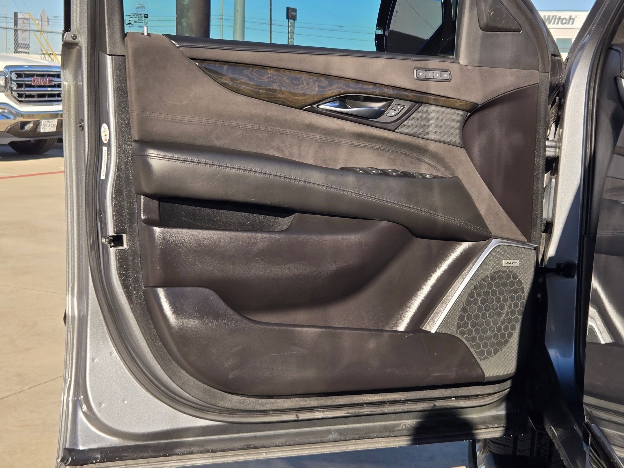 Certified 2020 Cadillac Escalade Platinum w/ Escalade Sport Edition image 11