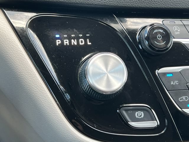 Used 2023 Chrysler Pacifica Touring-L FWD image 28
