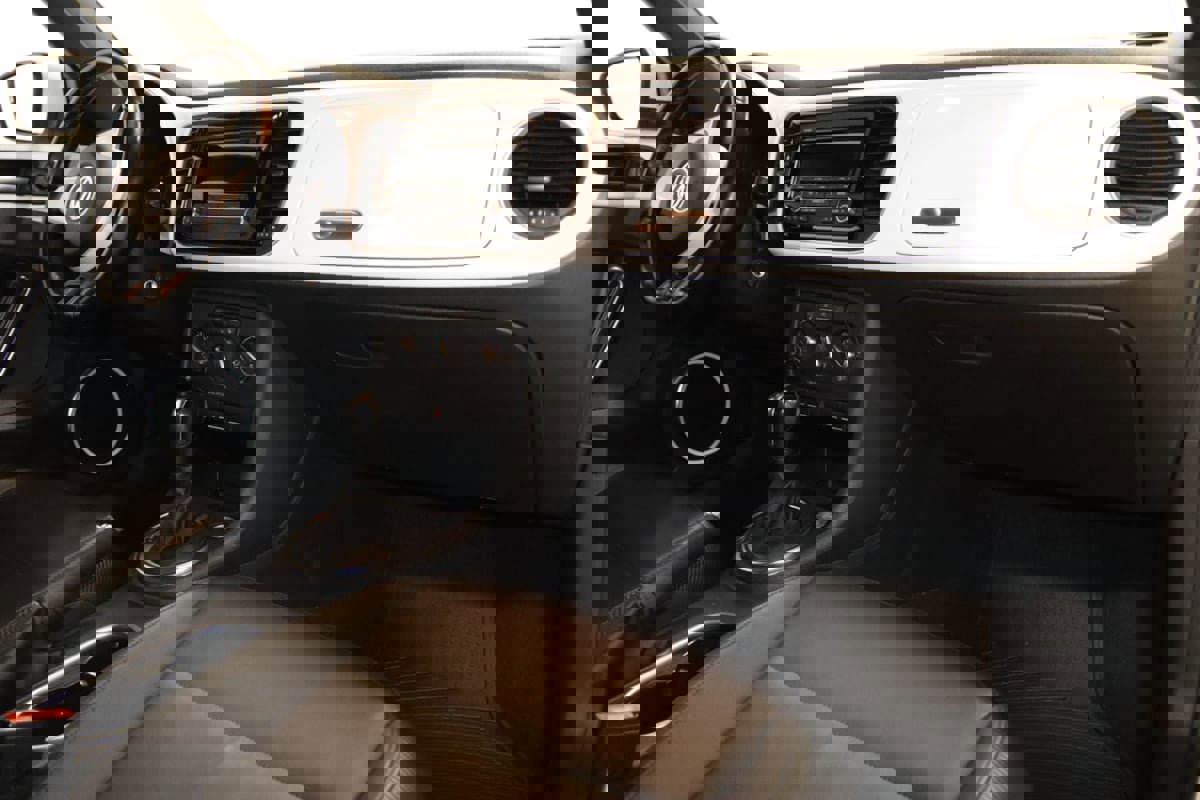 Used 2012 Volkswagen Beetle 2.5 image 50