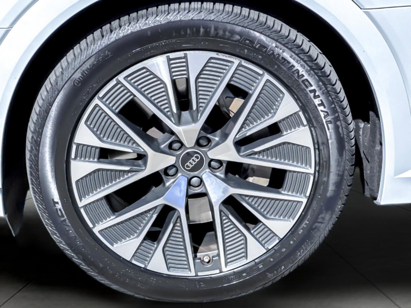 Used 2024 Audi Q8 e-tron Prestige w/ Prestige Package image 25