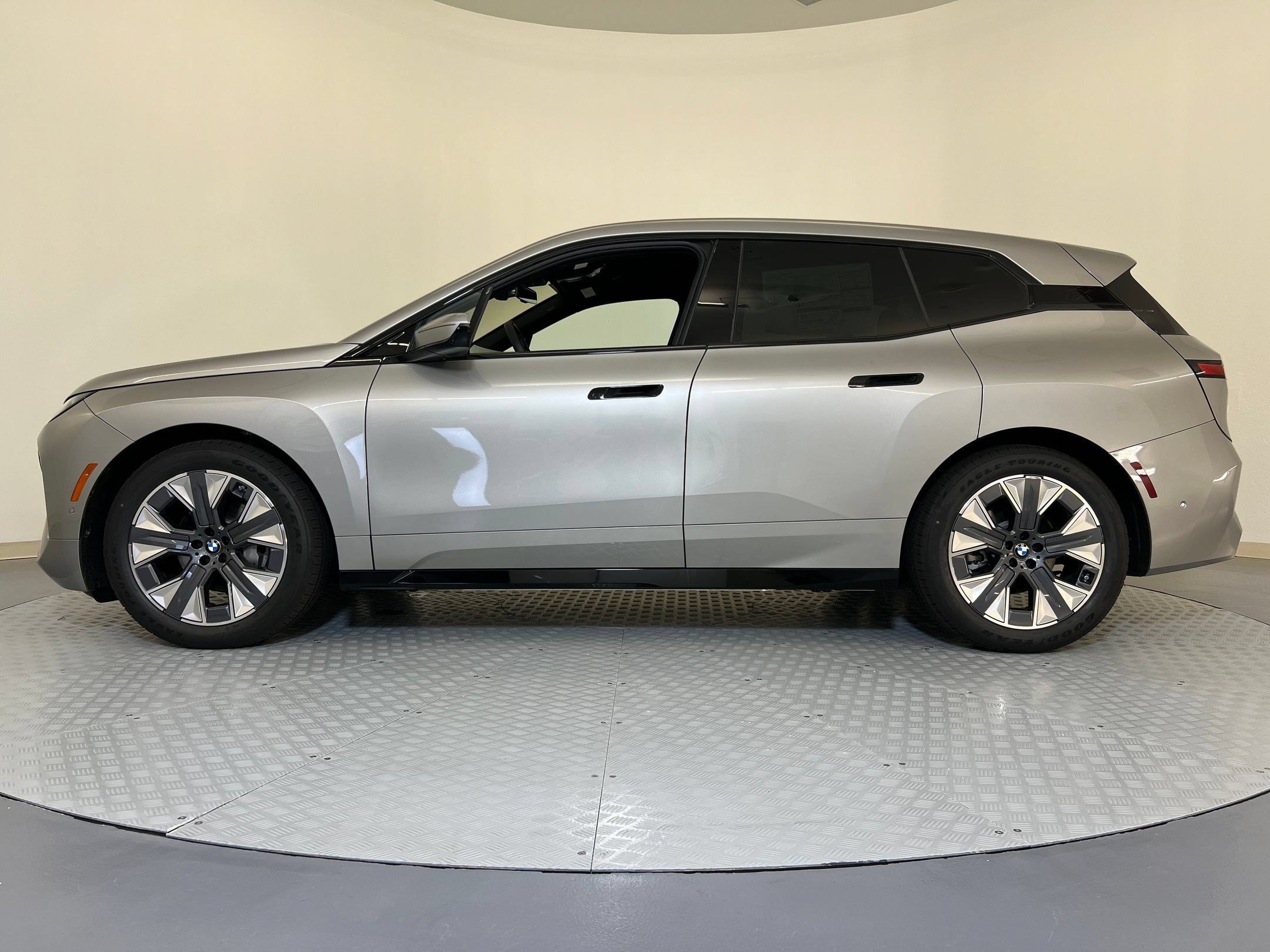 New 2026 BMW iX xDrive45 AWD/4WD image 2