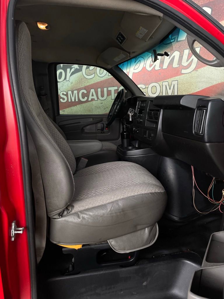 Used 2015 Chevrolet Express 3500 LS w/ Chrome Appearance Package image 16