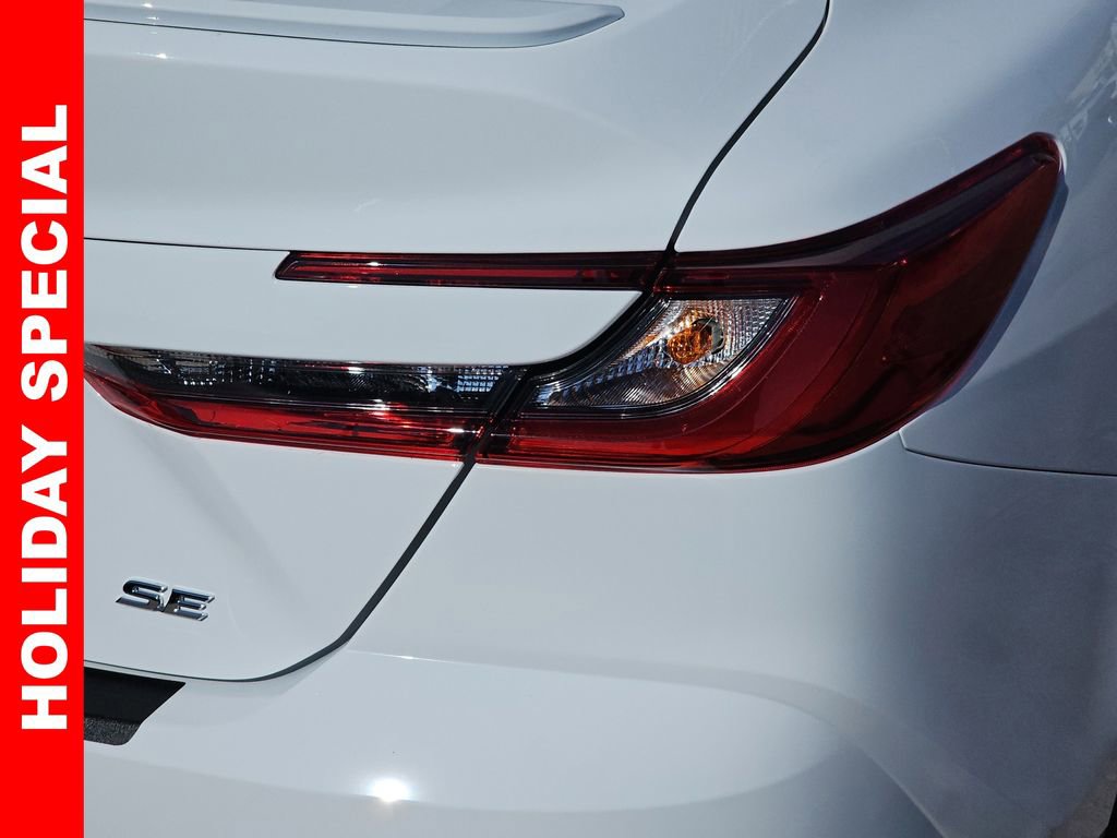 Used 2025 Toyota Camry SE image 39