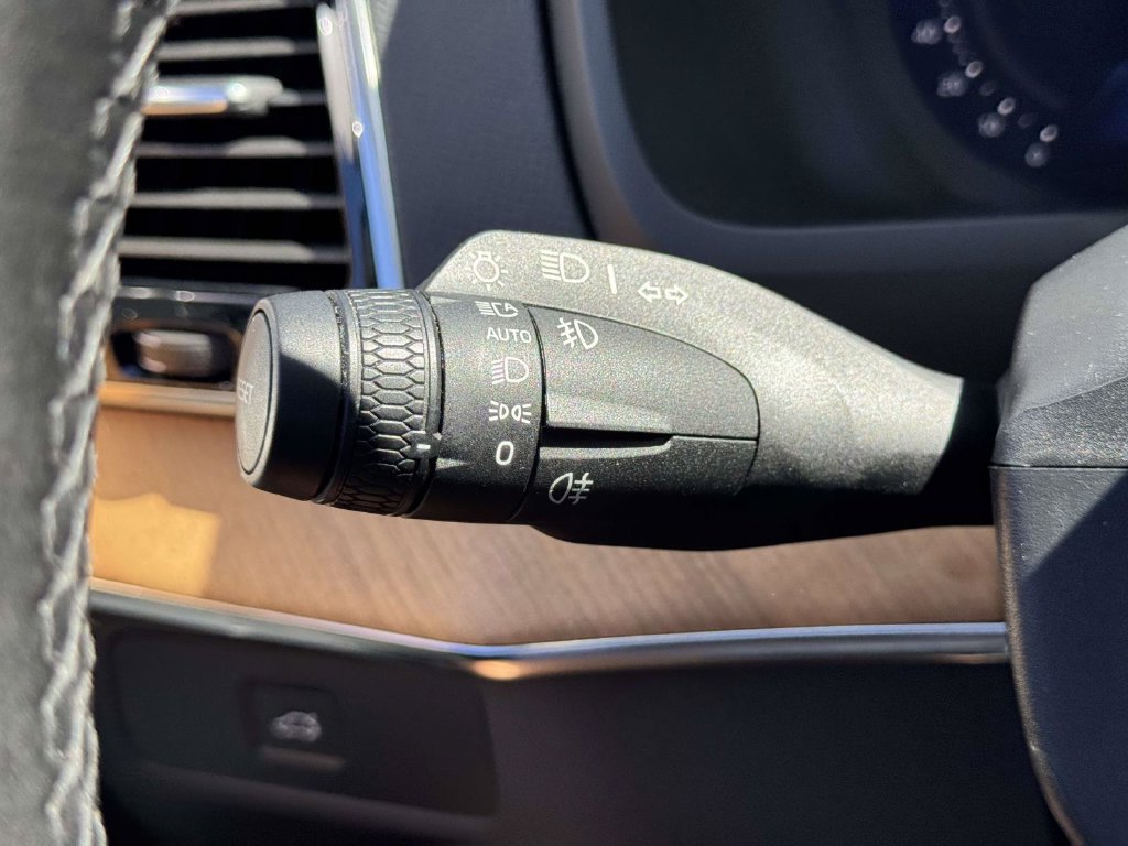Certified 2024 Volvo XC90 B6 Plus AWD/4WD image 21