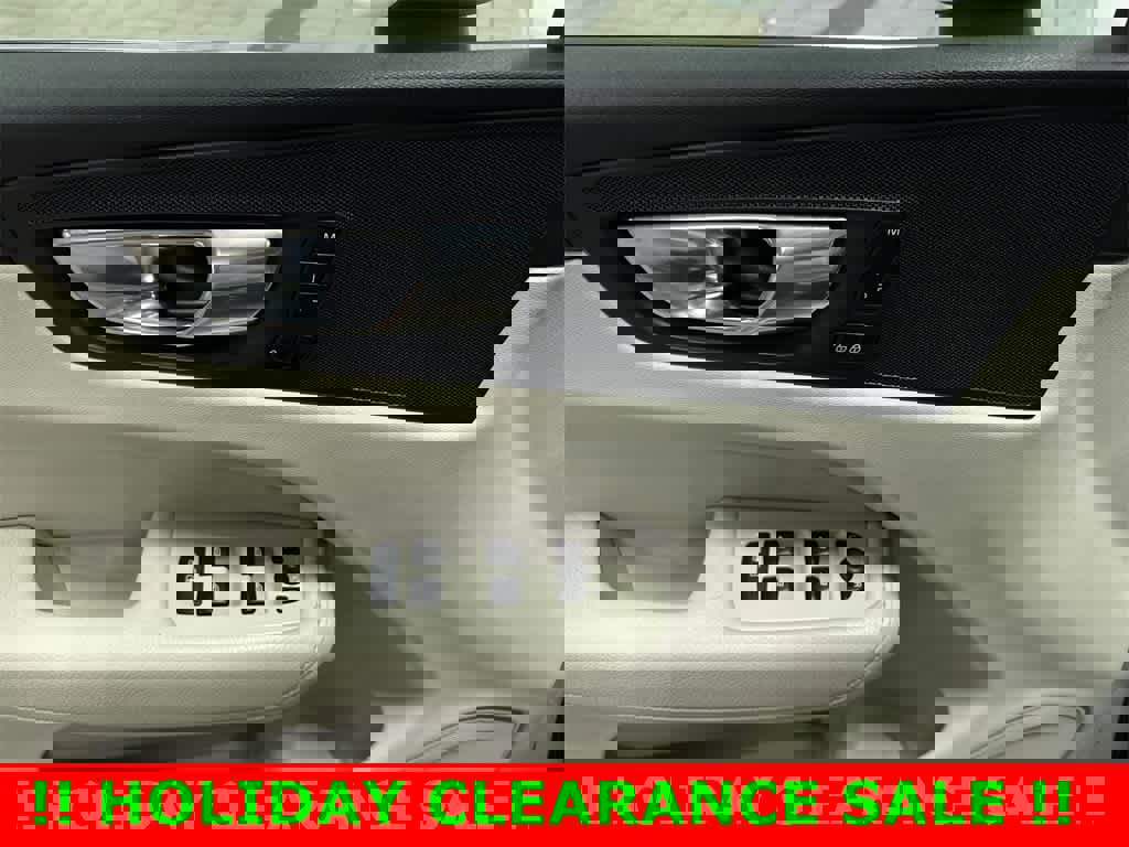 Used 2020 Volvo XC60 T5 Momentum image 22