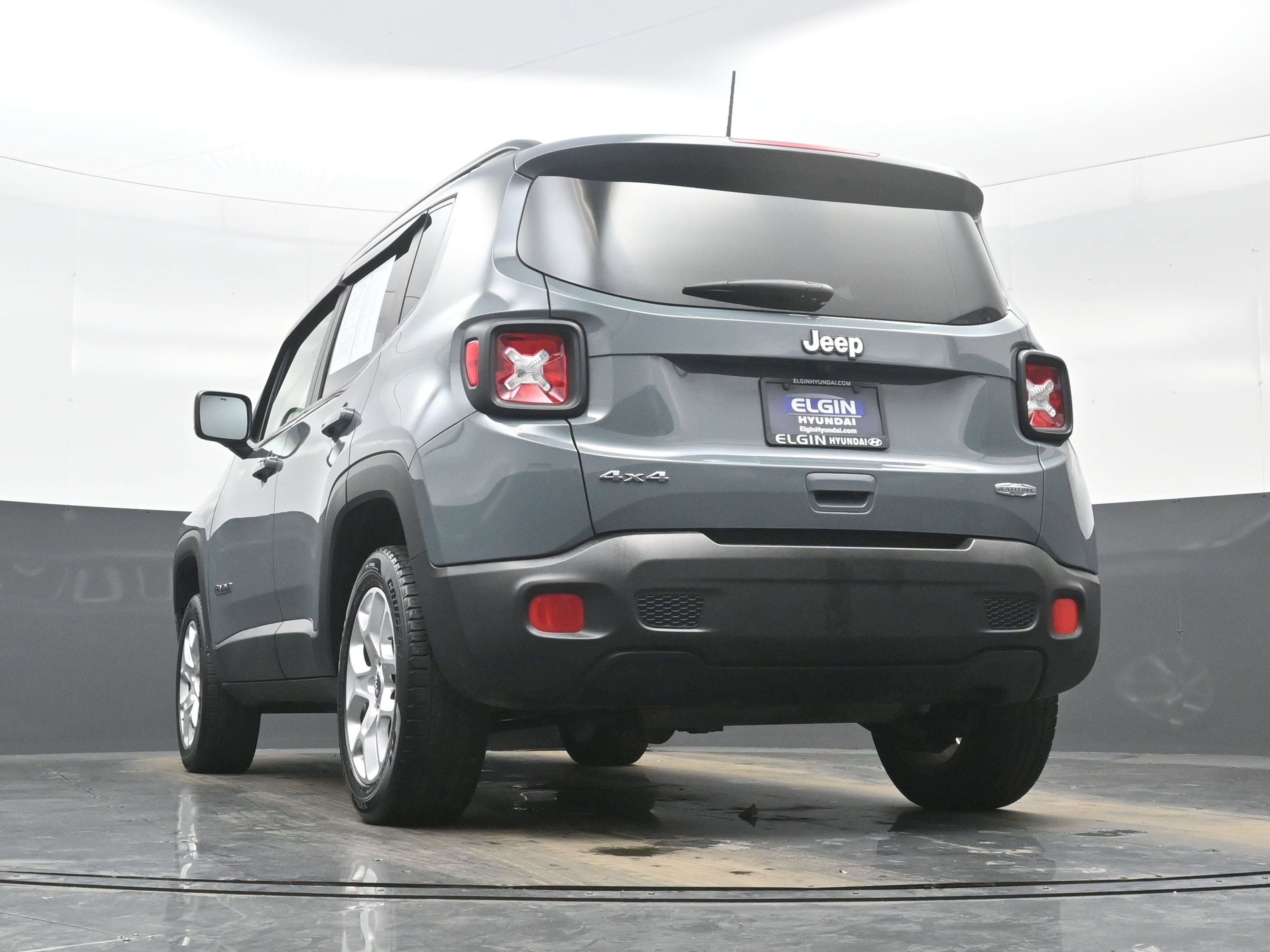 Used 2018 Jeep Renegade Latitude w/ Cold Weather Group image 25