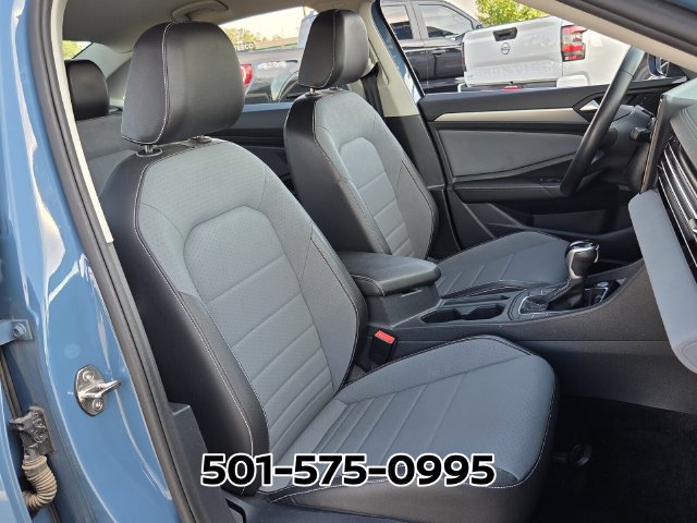 Used 2025 Volkswagen Jetta SE FWD image 19