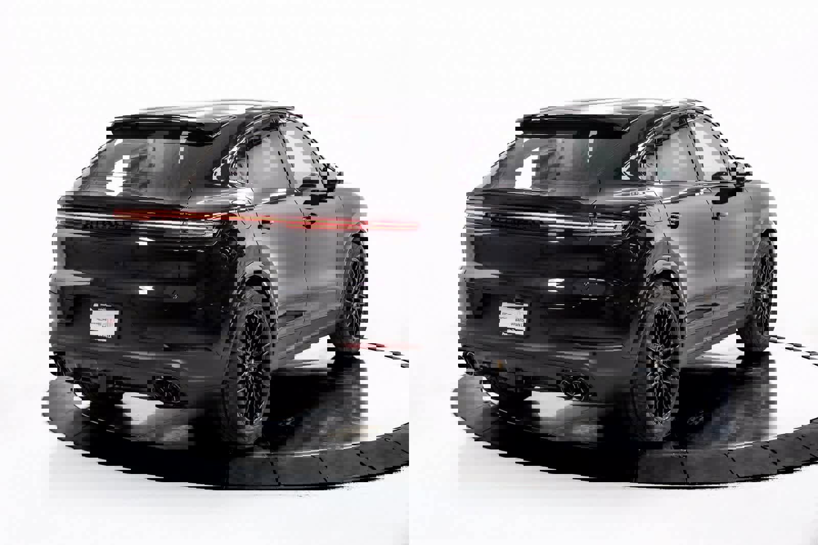 Certified 2025 Porsche Cayenne Coupe image 7