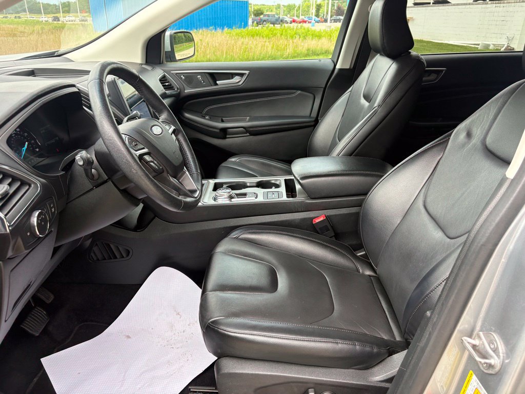 Used 2022 Ford Edge Titanium AWD/4WD image 16