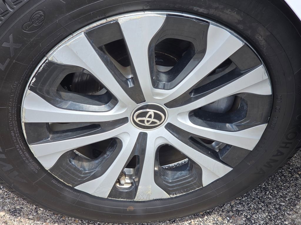 Used 2019 Toyota Prius XLE AWD/4WD image 19