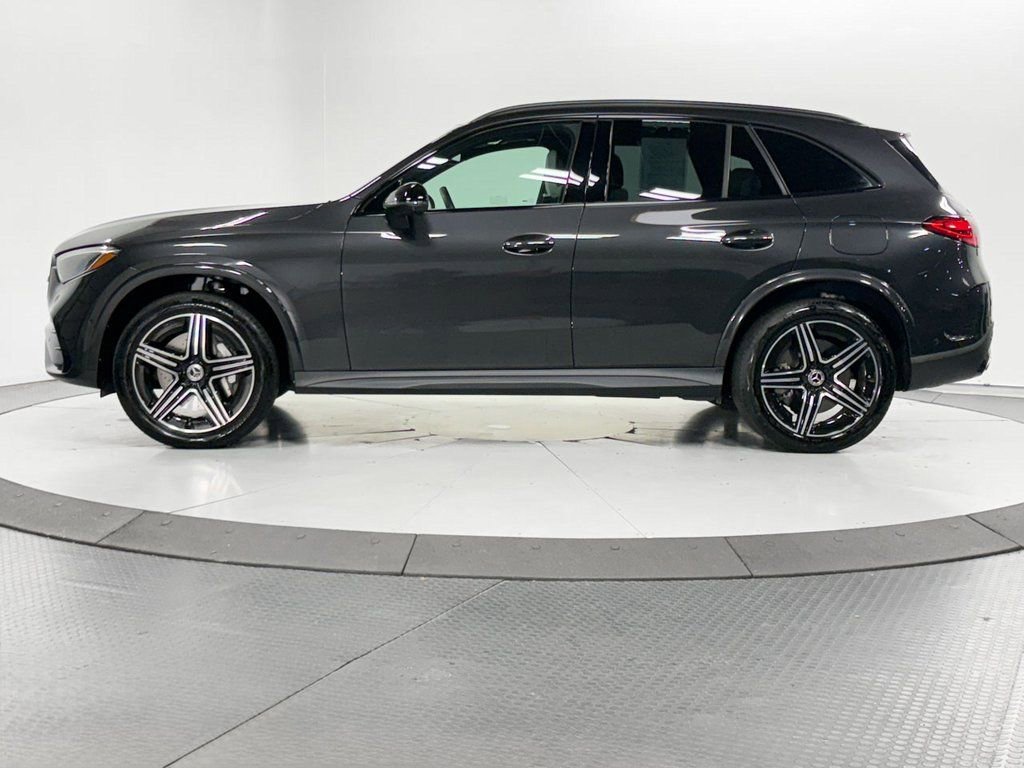 Used 2025 Mercedes-Benz GLC 350e 4MATIC w/ AMG Line video 4