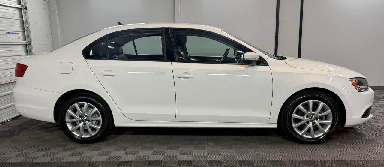 Used 2012 Volkswagen Jetta SE FWD image 2