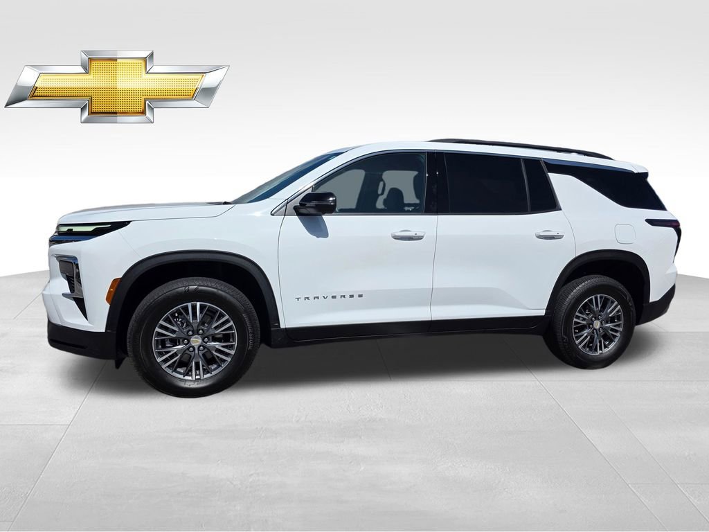 Used 2024 Chevrolet Traverse LT image 3