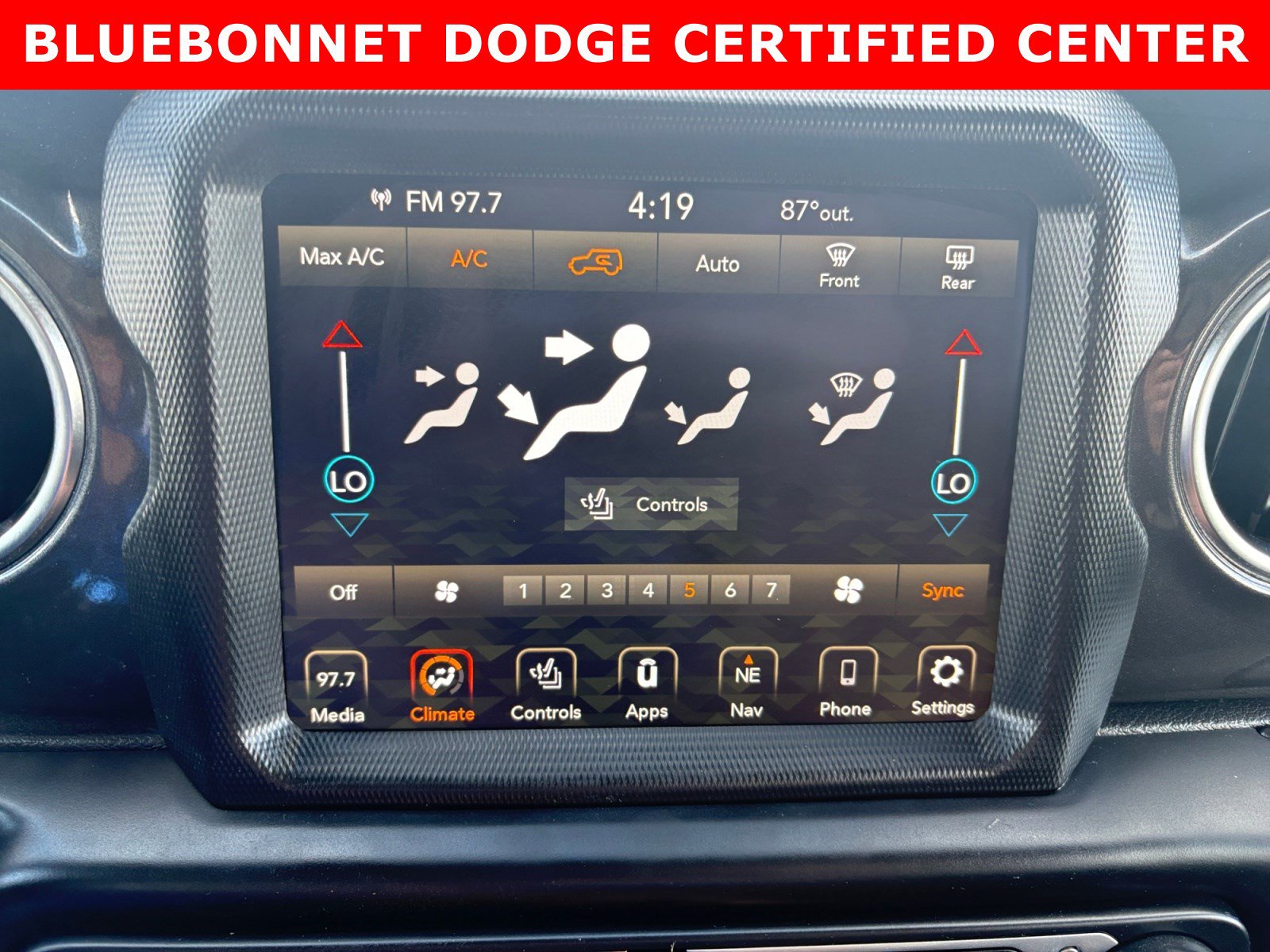 Used 2022 Jeep Wrangler Unlimited Sahara AWD/4WD image 17