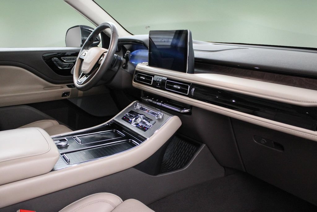 Used 2020 Lincoln Aviator Reserve w/ Equipment Group 202A AWD/4WD image 22