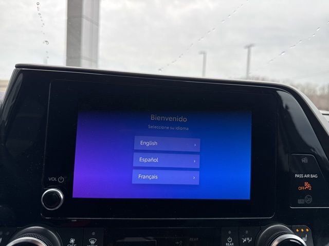 Used 2025 Toyota Highlander XLE AWD/4WD image 16