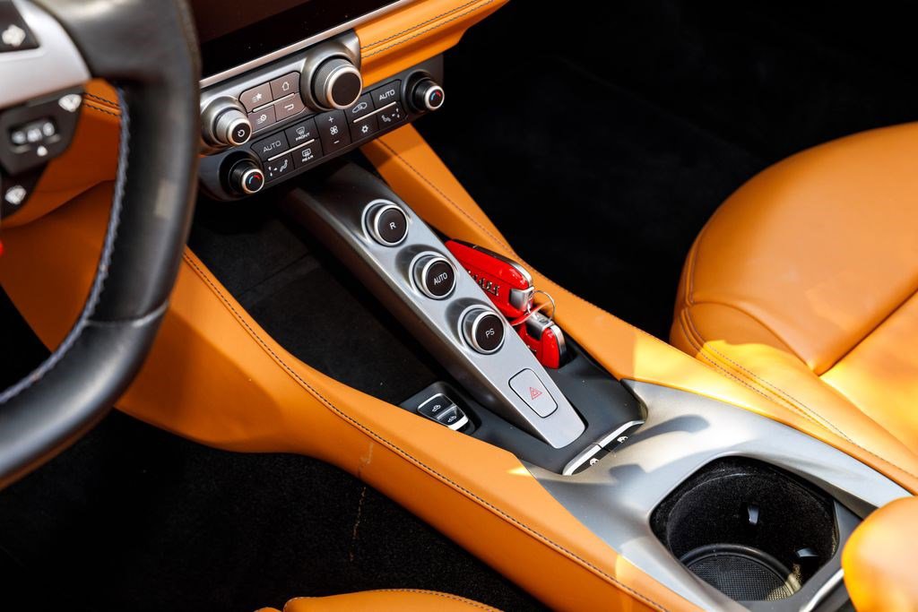 Used 2019 Ferrari Portofino RWD image 30