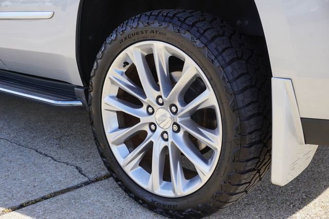 Used 2018 Cadillac Escalade Luxury AWD/4WD image 7