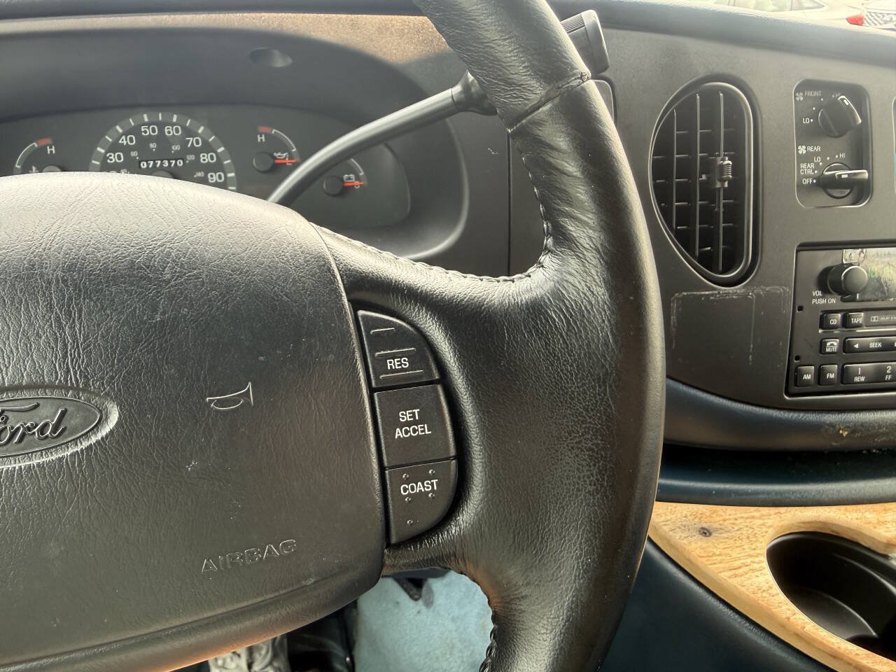 Used 1998 Ford E-150 and Econoline 150 RWD image 16
