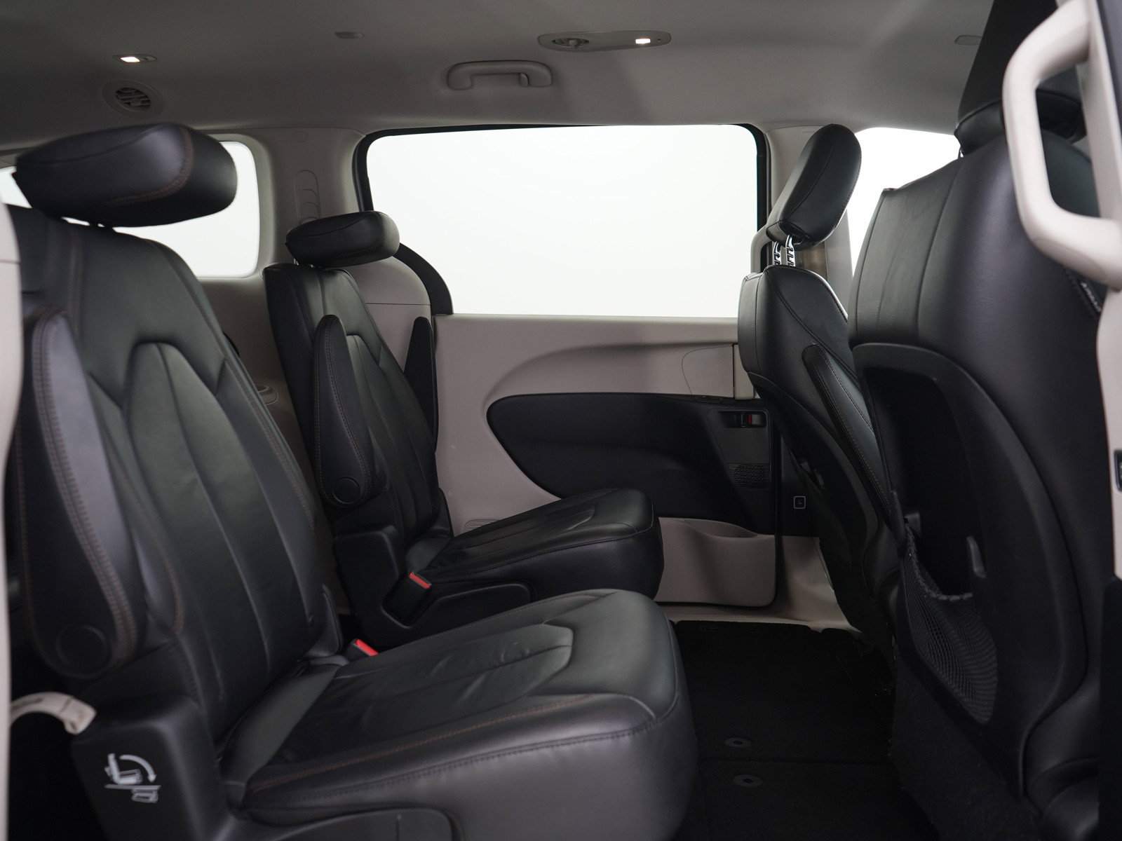 Used 2017 Chrysler Pacifica Touring-L FWD image 12