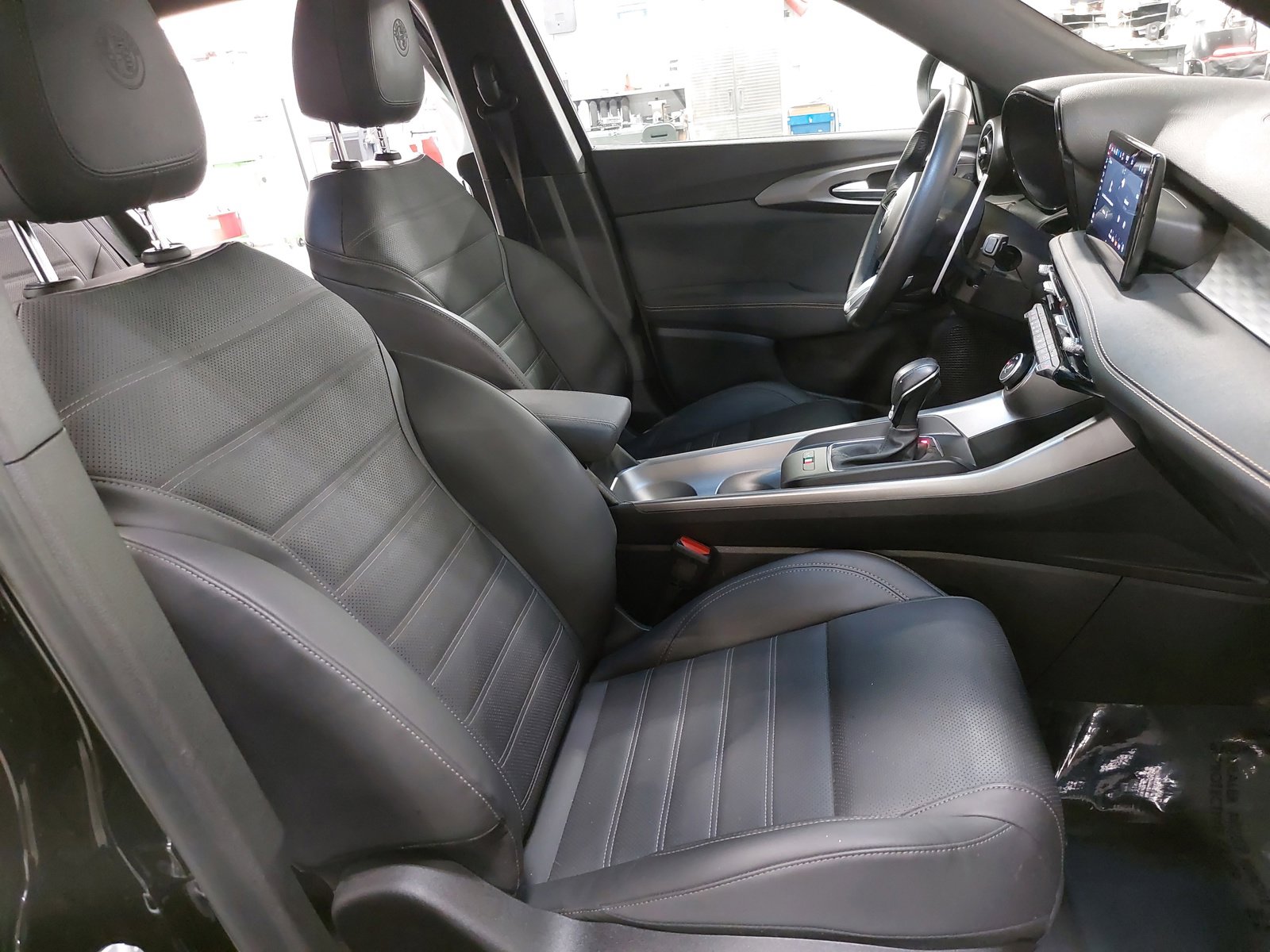 Used 2025 Alfa Romeo Tonale w/ Premium Package image 10