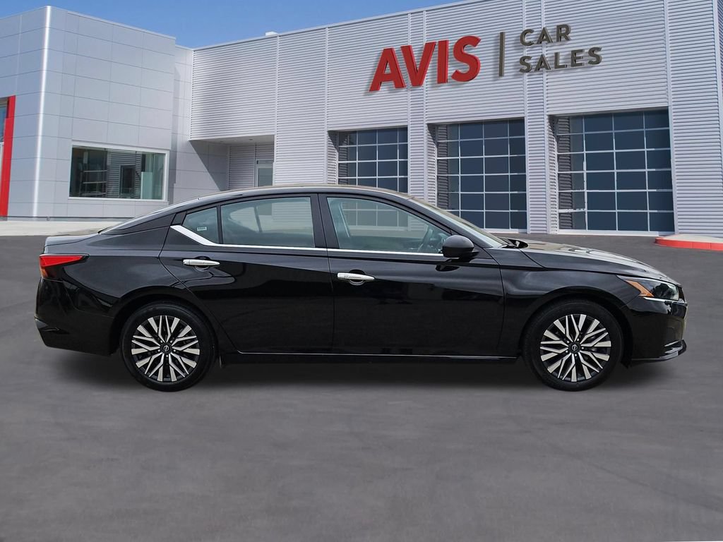 Used 2025 Nissan Altima 2.5 SV FWD image 5