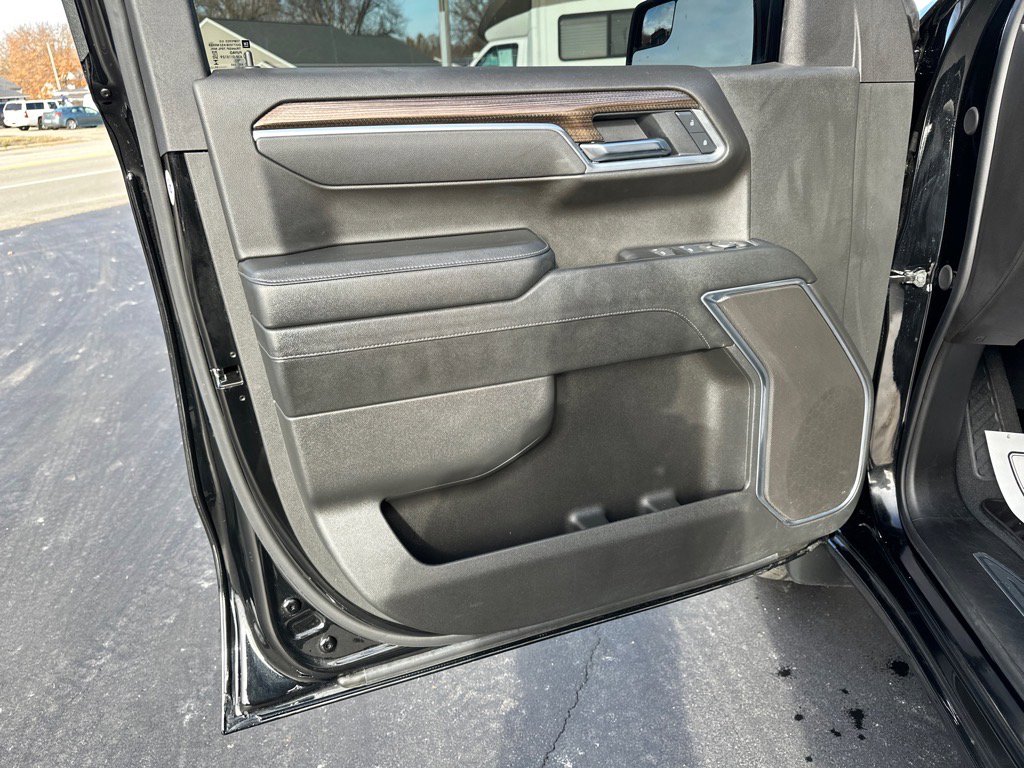 Used 2025 Chevrolet Silverado 1500 LT image 18