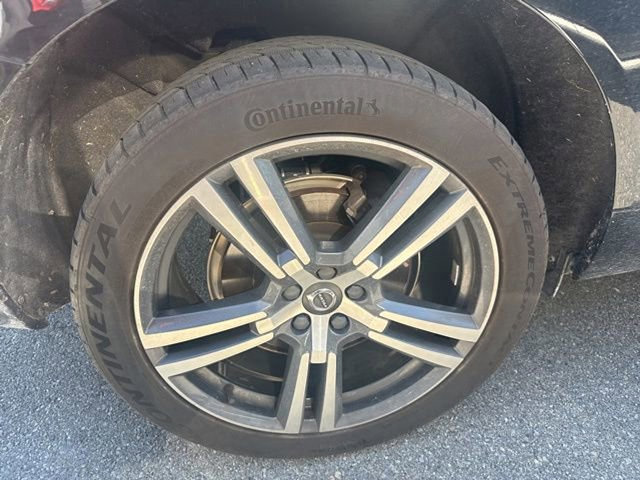 Used 2019 Volvo XC60 T6 Momentum w/ Protection Package AWD/4WD image 7