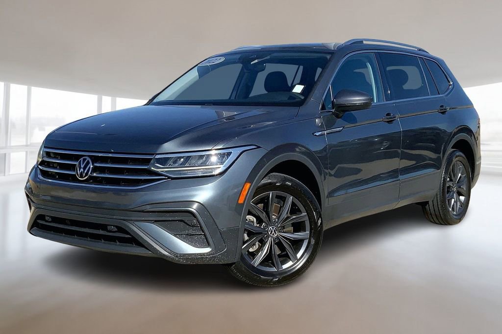 Used 2022 Volkswagen Tiguan SE w/ Panoramic Sunroof Package image 1