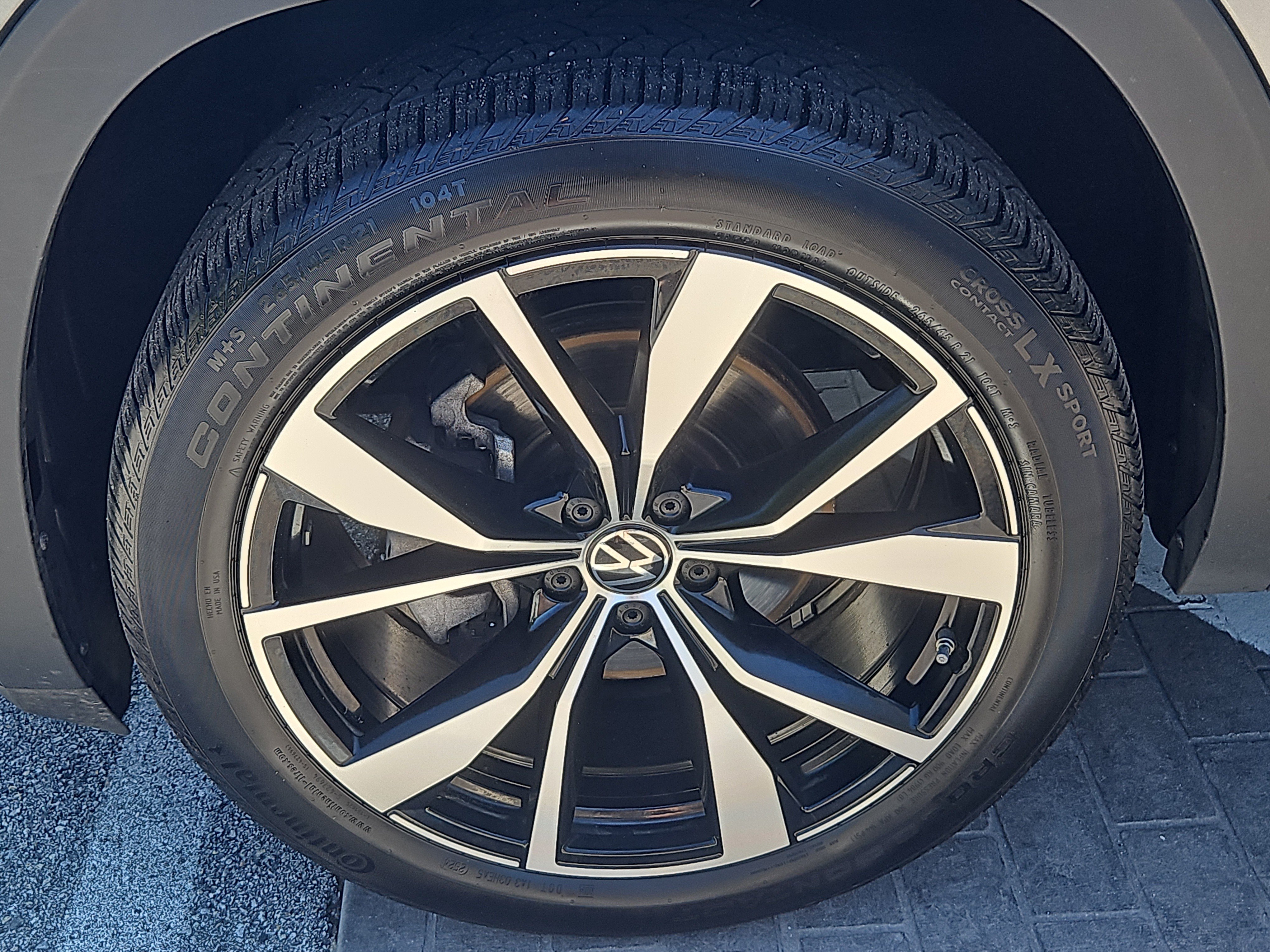 Certified 2024 Volkswagen Atlas Cross Sport SEL Premium R-Line AWD/4WD image 5
