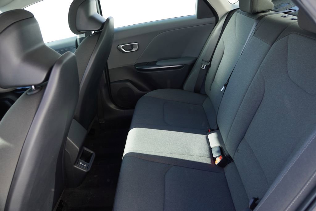 Used 2025 Kia K4 LXS image 17