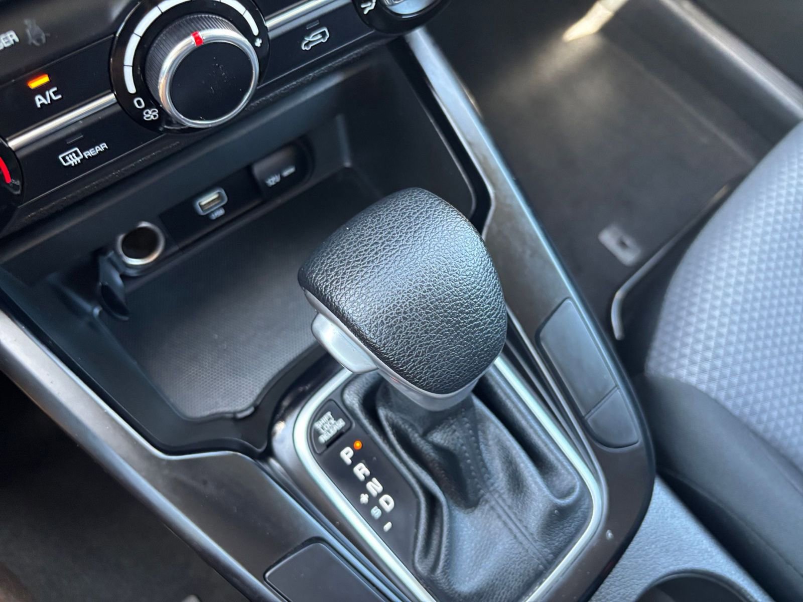 Used 2025 Kia Soul LX w/ LX Technology Package FWD image 39