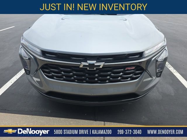 Used 2024 Chevrolet Trax RS FWD image 1