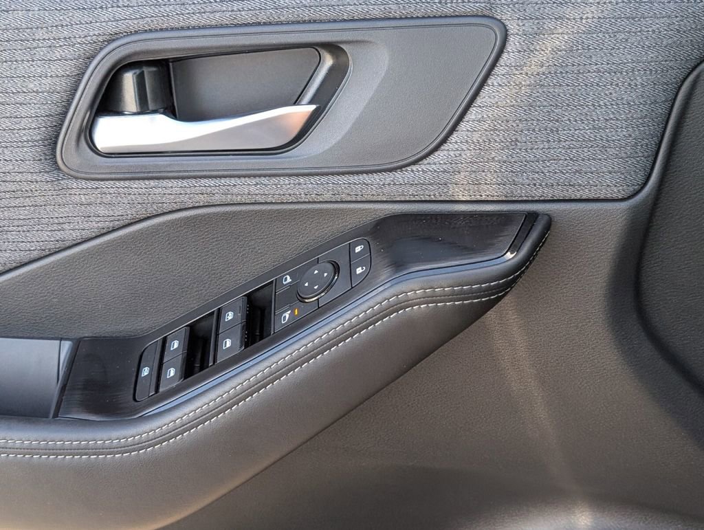 Certified 2023 Nissan Rogue SV image 25