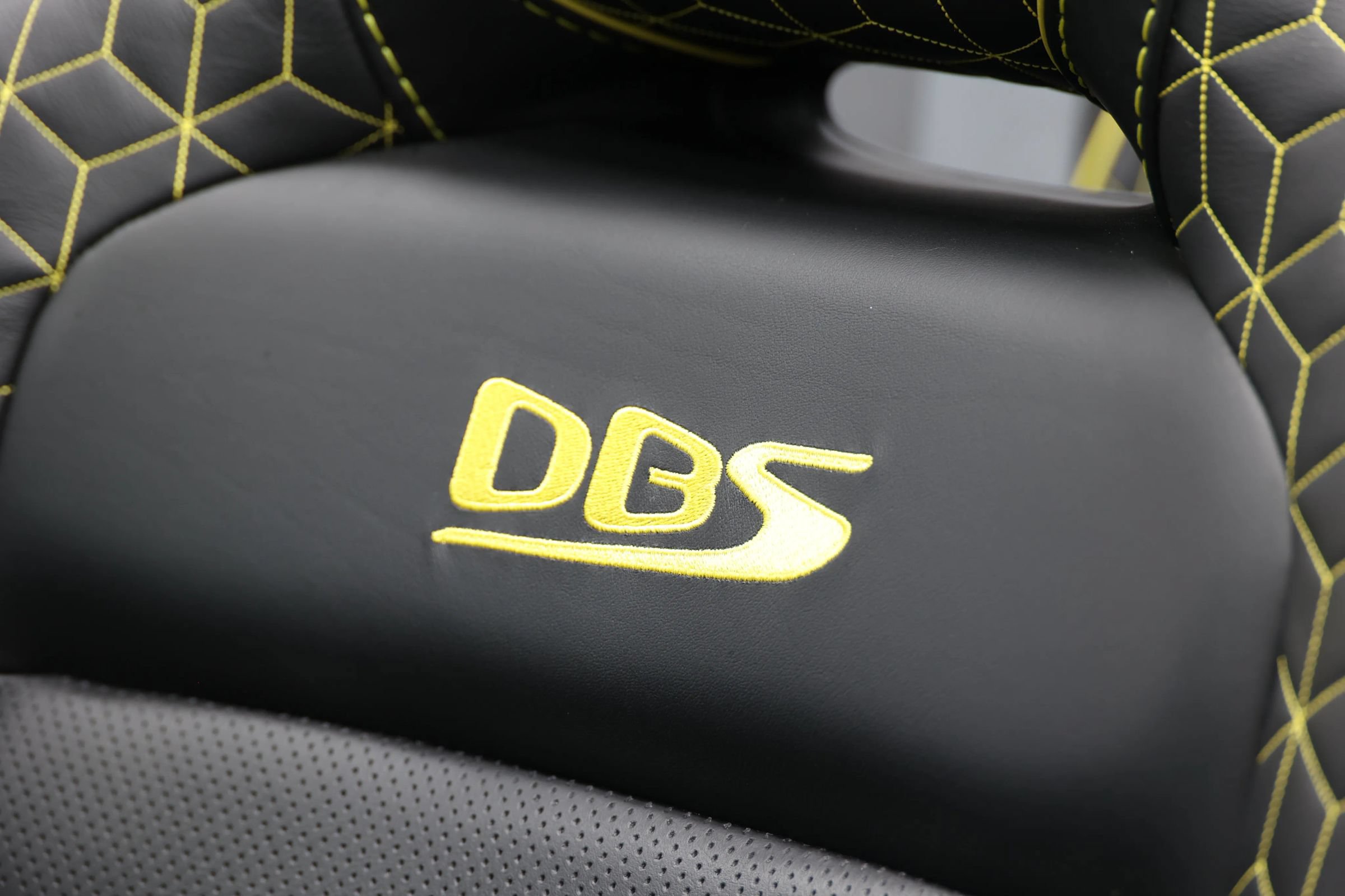 Used 2021 Aston Martin DBS Superleggera Volante RWD image 21