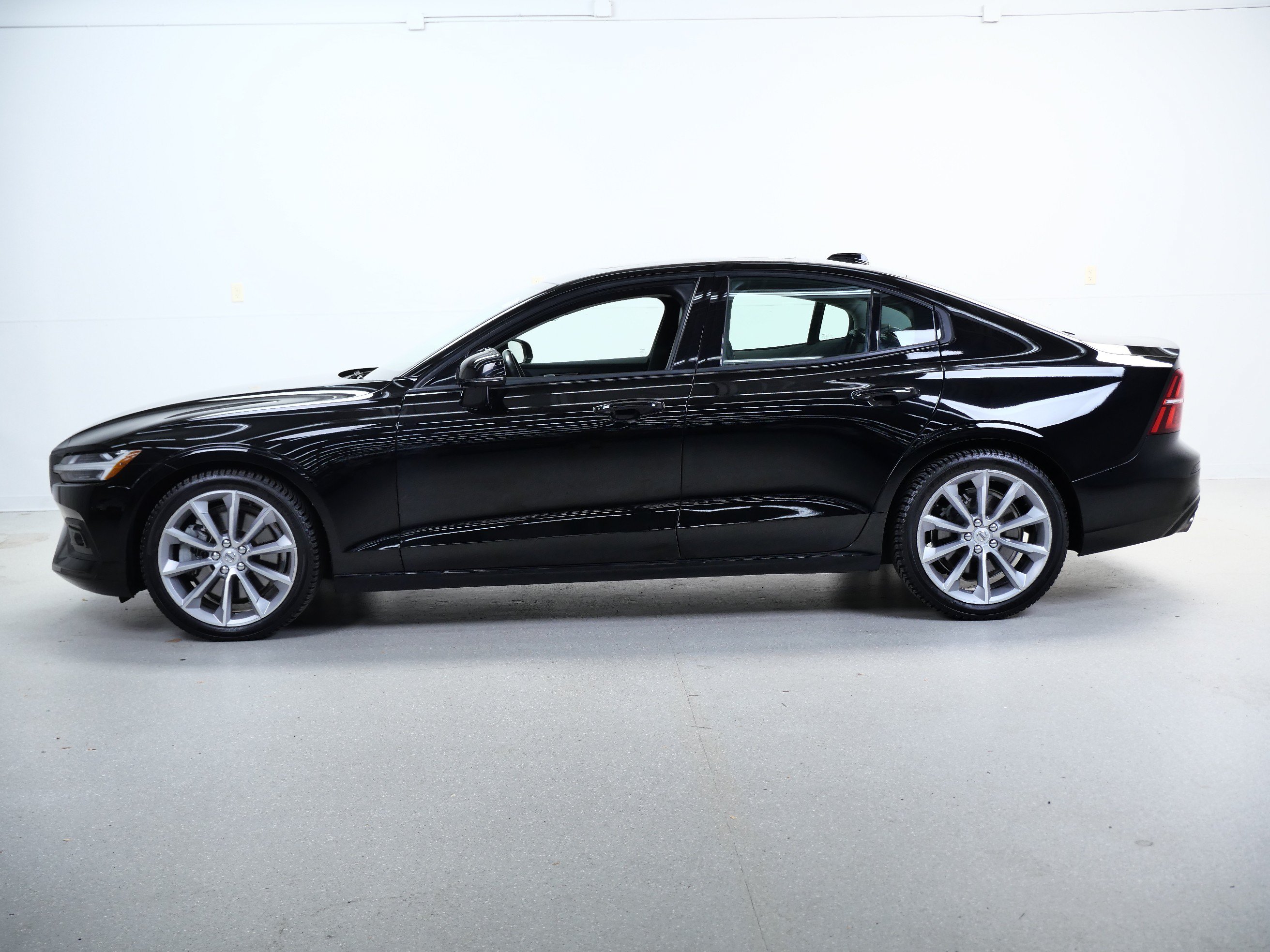 Used 2021 Volvo S60 T6 Momentum AWD/4WD image 10