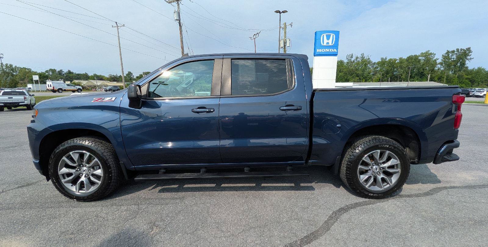 Used 2022 Chevrolet Silverado 1500 RST w/ Z71 Off-Road Package AWD/4WD image 6