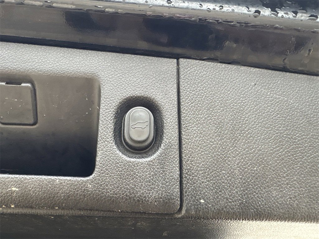 Used 2016 GMC Yukon XL Denali w/ Open Road Package image 27