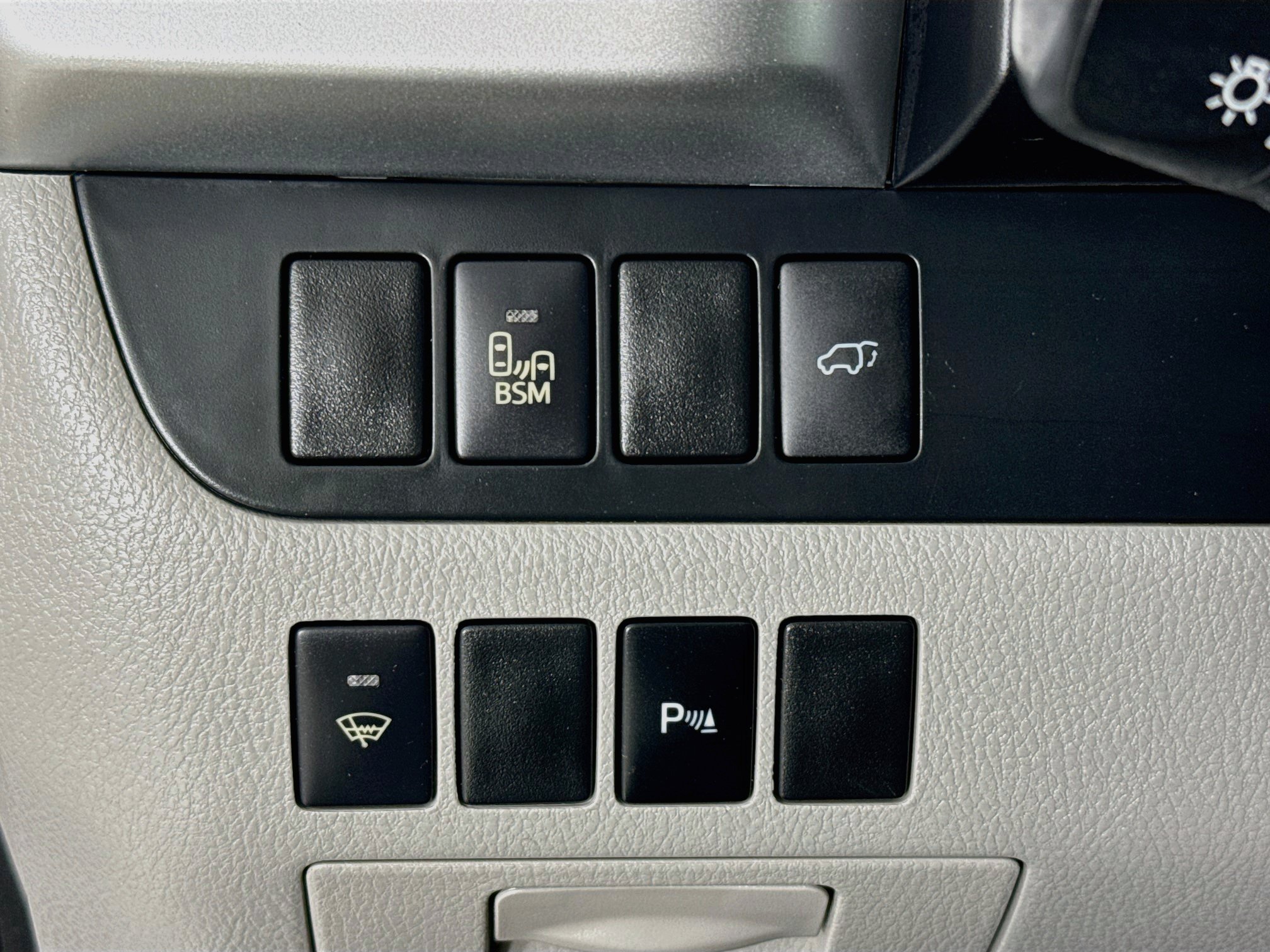 Used 2014 Toyota Highlander Limited AWD/4WD image 12