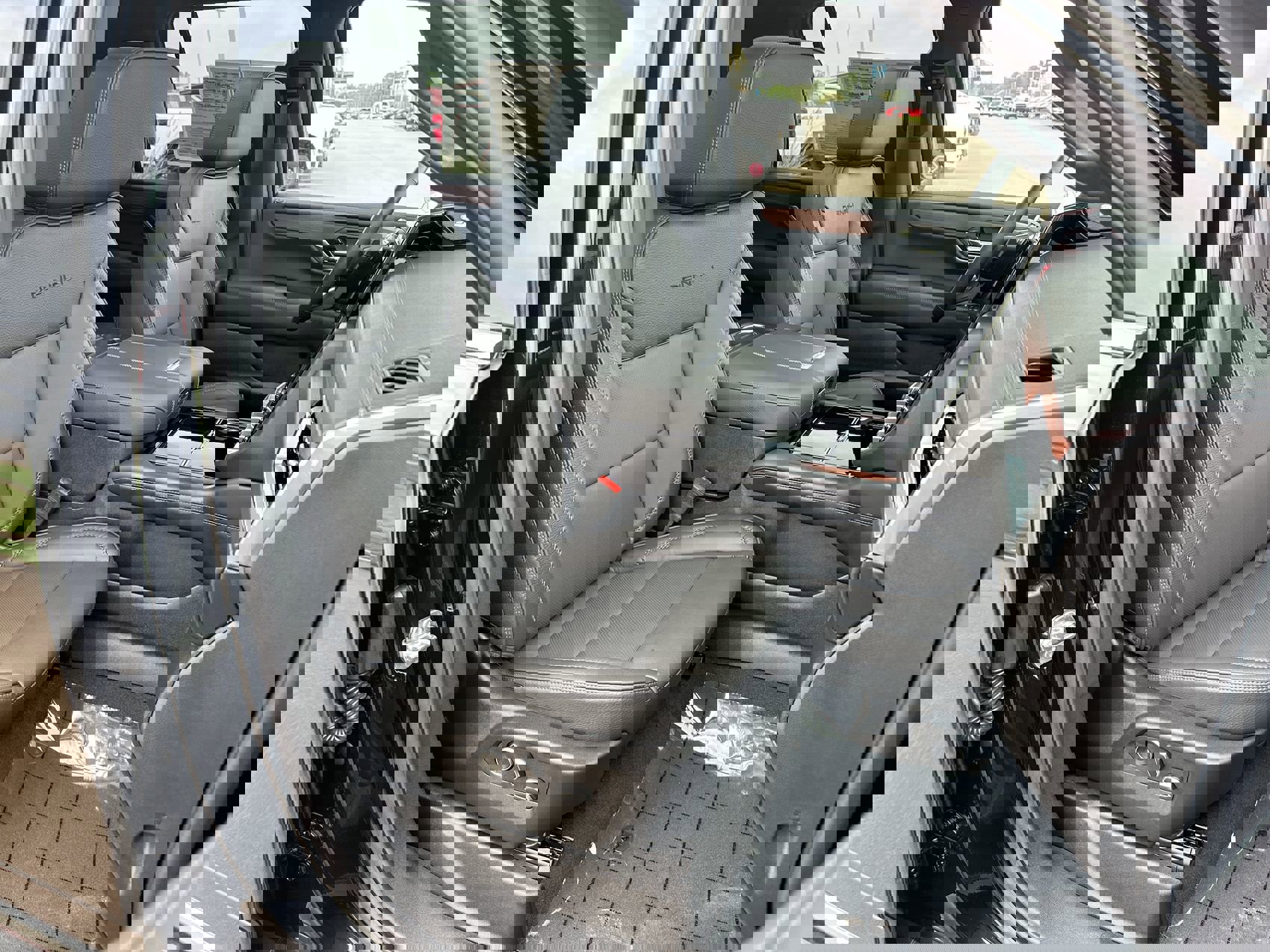 Used 2025 GMC Yukon XL Denali image 24