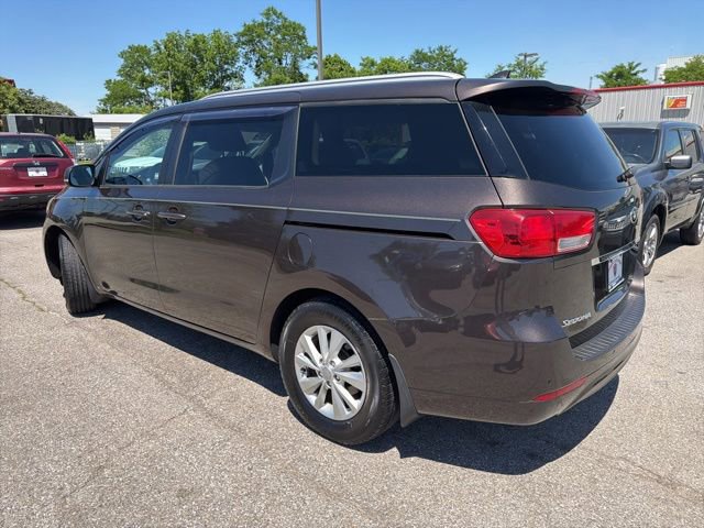 Used 2016 Kia Sedona LX w/ Option Group 020 FWD image 4