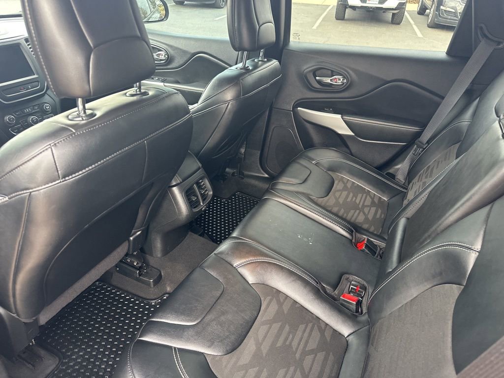 Used 2022 Jeep Cherokee Latitude AWD/4WD image 18