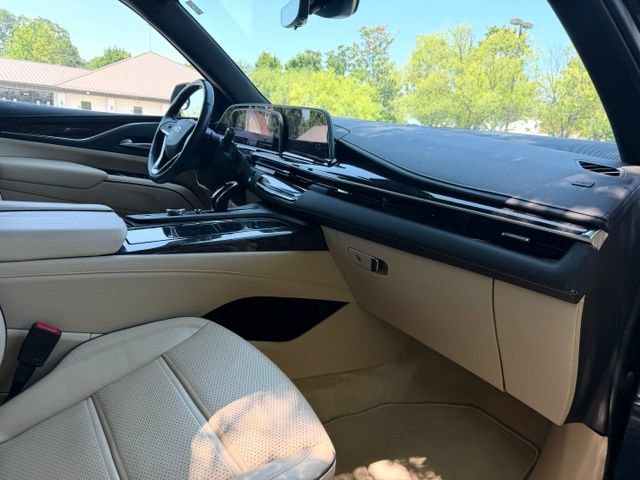 Used 2023 Cadillac Escalade ESV Premium Luxury AWD/4WD image 28