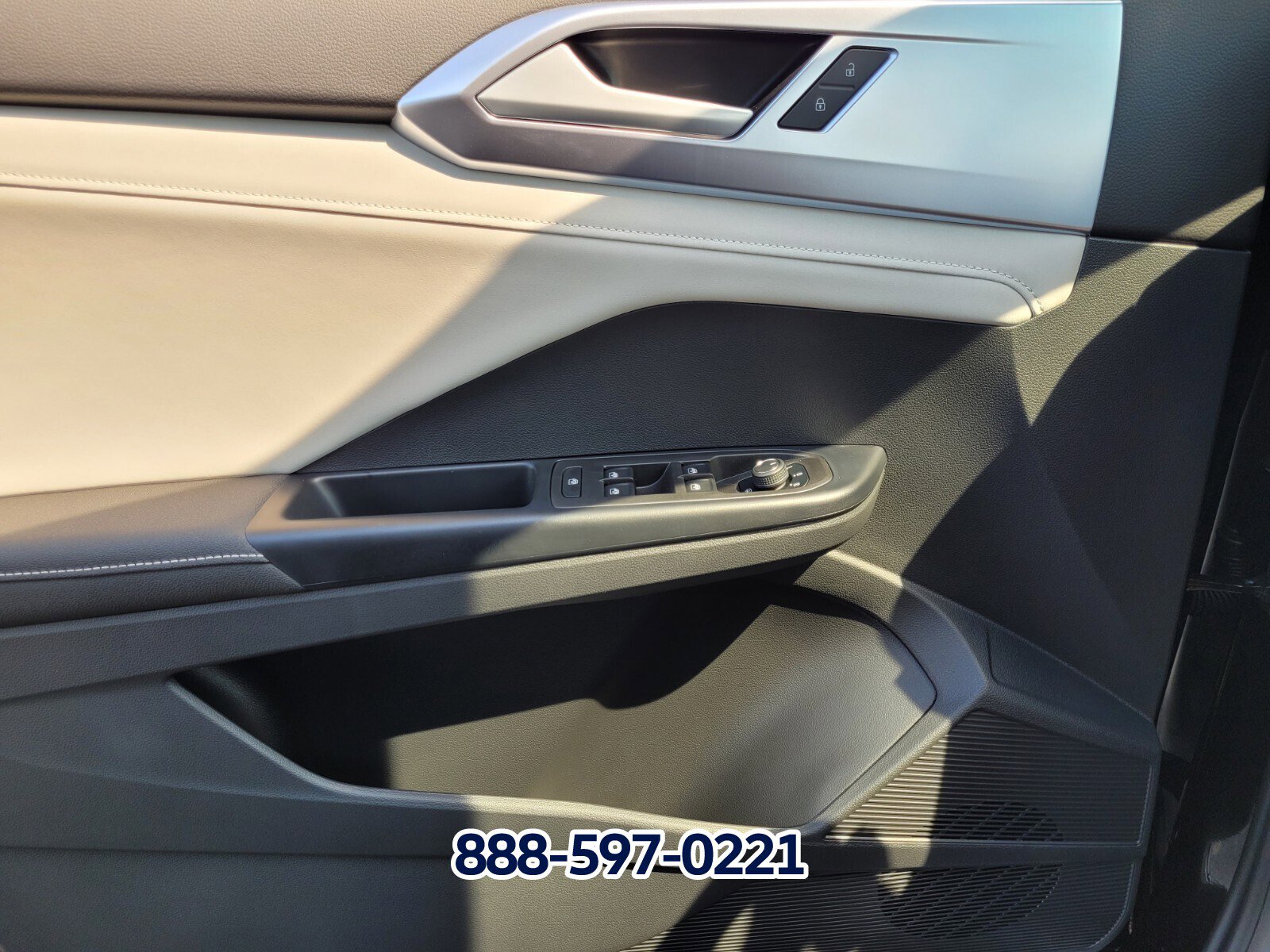 New 2025 Volkswagen Taos SE image 19