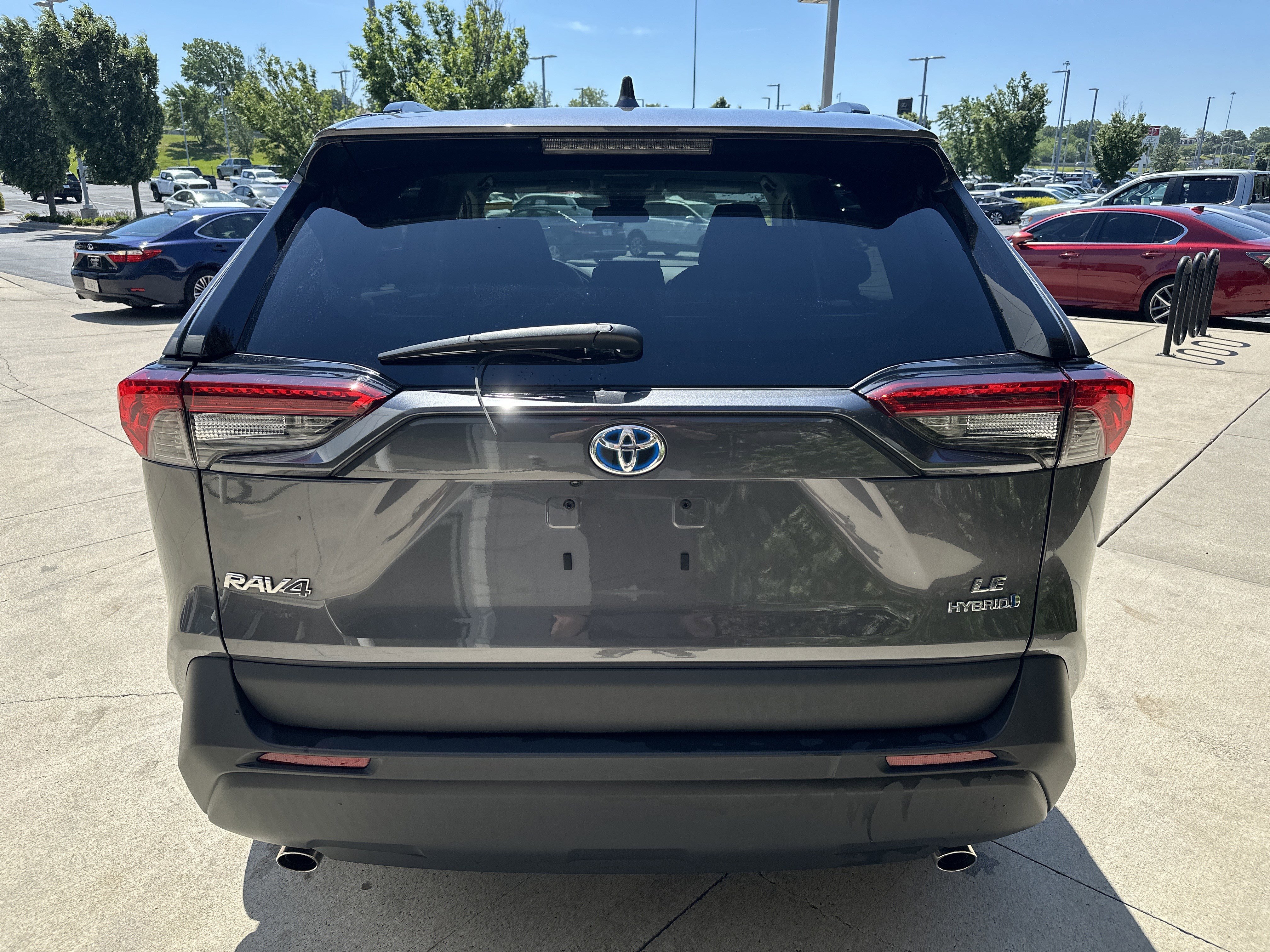 Used 2022 Toyota RAV4 LE AWD/4WD image 8