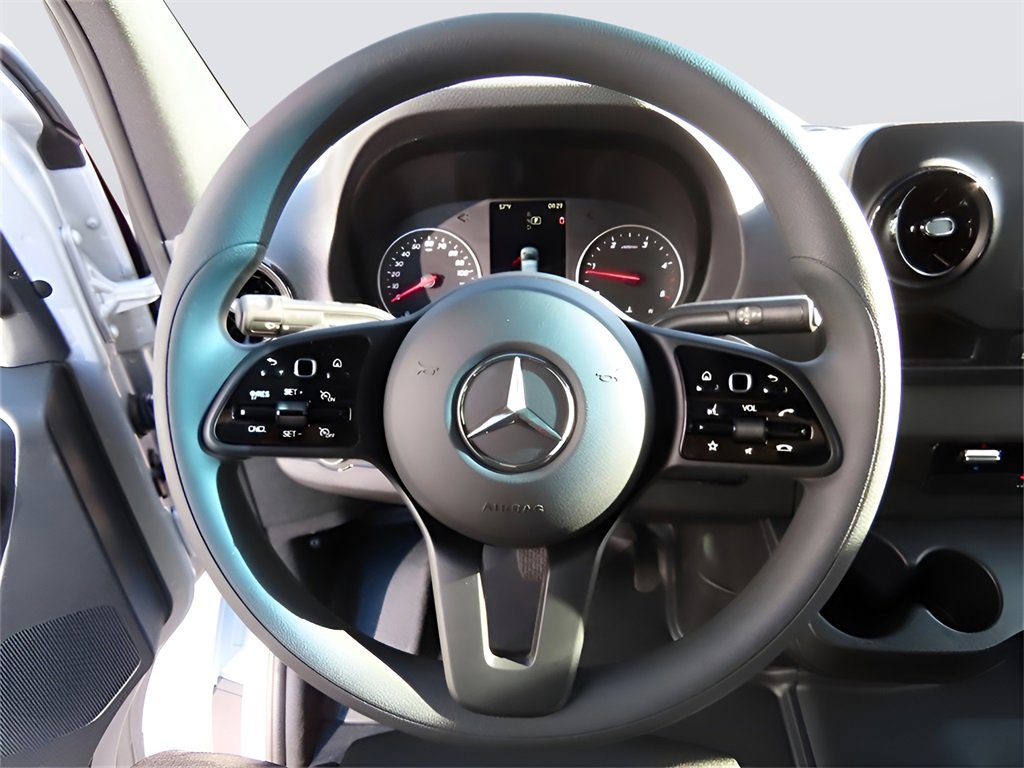 Used 2024 Mercedes-Benz Sprinter 2500 image 46